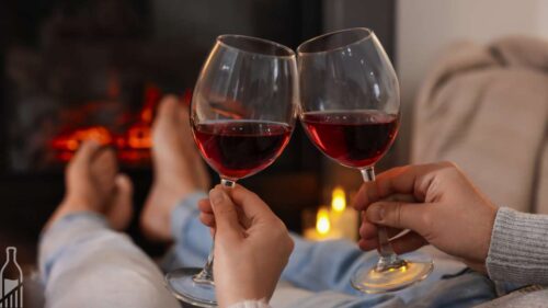Ambiente aconchegante de inverno com vinho tinto